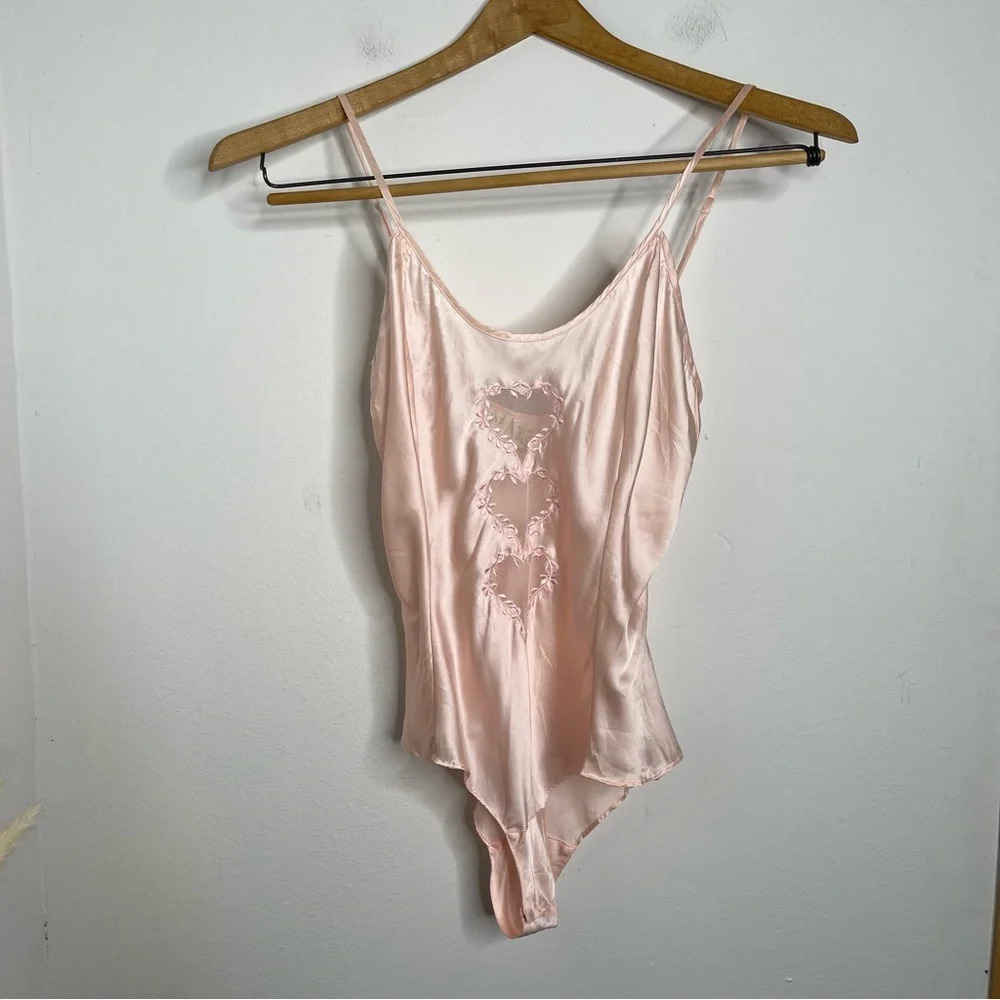 VINTAGE Victoria's Secret Gold Label Silk Heart Embroidered Ruffle Teddy Size S - Picture 4 of 15